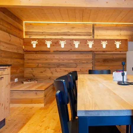 Chalet Stall Himmel Goms